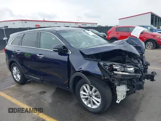 2020 Kia Sorento S z VIN 5XYPG4A5XLG626844, wystawiony jako IAAI lot #42028400 z przebiegiem 93 938 mil mil oraz . Historia ofert i sprzedaży dostępna na DreamBid. Obrazek 1.