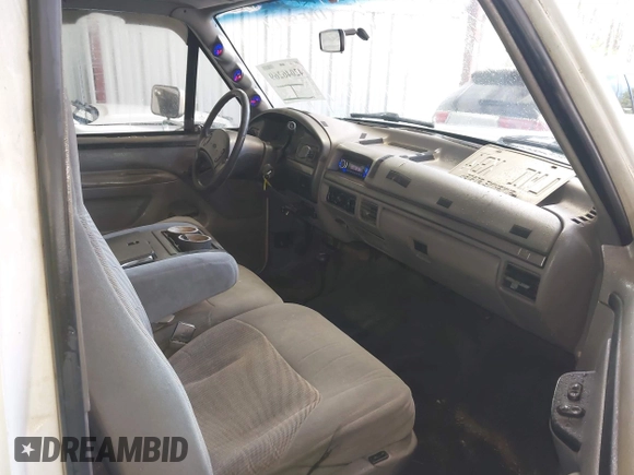 1997 Ford F-250 HD with VIN 1FTHX26F1VEB16291, listed as a IAAI auction lot 42046269 with 324,062 mi miles. Bid and sale history available at carsss.com. Image 5.