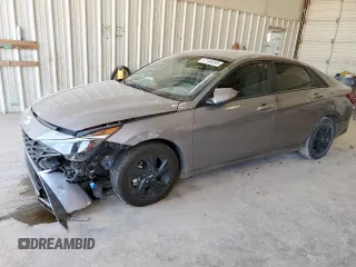 2022 Hyundai Elantra Blue z VIN KMHLM4AJ3NU027236, wystawiony jako Copart lot #57104245 z przebiegiem 48 611 mil mil oraz Szkoda całkowita • Salvage title. Historia ofert i sprzedaży dostępna na DreamBid. Obrazek 1.