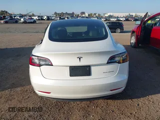 2021 Tesla Model 3 Long Range z VIN 5YJ3E1EB0MF936609, wystawiony jako IAAI lot #41599411 z przebiegiem 55 993 mil mil oraz . Historia ofert i sprzedaży dostępna na DreamBid. Obrazek 16.