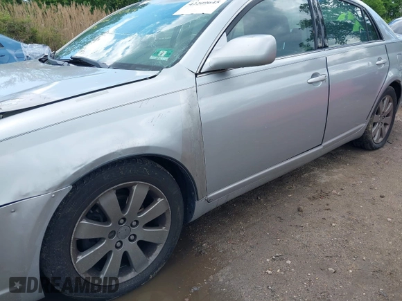 2005 Toyota Avalon XL with VIN 4T1BK36B85U013619, listed as a IAAI auction lot 42209645 with 173,520 mi miles and . Bid and sale history available at carsss.com. Image 15.