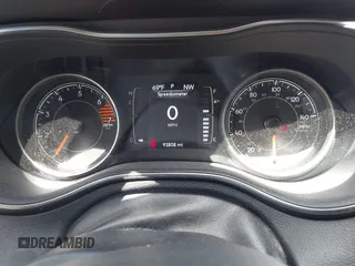 2020 Jeep Cherokee Latitude с VIN 1C4PJLCB7LD645140, выставлен на аукционе IAAI как лот 42330707 с пробегом 93 808 миль миль и . История ставок и продаж доступна на DreamBid. Изображение 7.