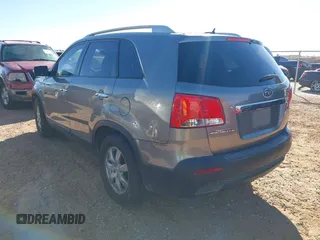 2013 Kia Sorento LX with VIN 5XYKTDA20DG346430, listed as a IAAI auction lot 41325629 with 166,263 mi miles. Bid and sale history available at carsss.com. Image 3.