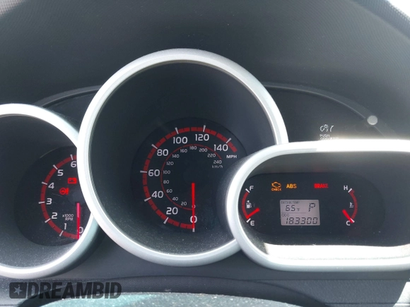 2009 Toyota Matrix S z VIN 2T1LE40E99C010143, wystawiony jako IAAI lot #42298942 z przebiegiem 183 300 mil mil oraz . Historia ofert i sprzedaży dostępna na DreamBid. Obrazek 7.