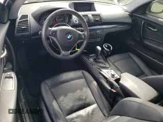 2013 BMW 1 Series 128i z VIN WBAUP9C59DVS94870, wystawiony jako Copart lot #80990614 z przebiegiem 111 331 mil mil oraz Szkoda całkowita • Salvage title. Historia ofert i sprzedaży dostępna na DreamBid. Obrazek 8.