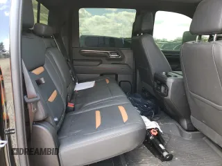 2024 GMC Sierra 3500HD AT4 z VIN 1GT49VEY7RF200824, wystawiony jako Copart lot #49263474 z przebiegiem Nie podano mil oraz Szkody całkowita. Historia ofert i sprzedaży dostępna na DreamBid. Obrazek 10.