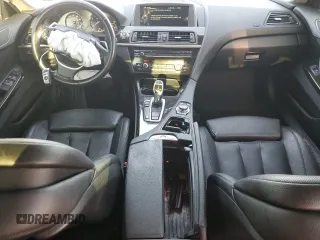 2014 BMW 6 Series 640i z VIN WBA6A0C58EDZ04545, wystawiony jako Copart lot #71086984 z przebiegiem 99 048 mil mil oraz Szkoda całkowita • Salvage title. Historia ofert i sprzedaży dostępna na DreamBid. Obrazek 8.