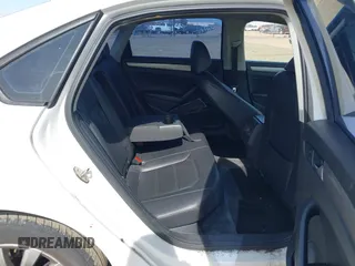 2015 Volkswagen Passat Limited Edition Edition с VIN 1VWAT7A39FC082523, выставлен на аукционе IAAI как лот 41773358 с пробегом 217 069 миль миль и . История ставок и продаж доступна на DreamBid. Изображение 8.