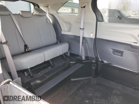 2022 Toyota Sienna XLE with VIN 5TDYRKEC1NS100250, listed as a Copart auction lot 45936435 with 5,567 mi miles and Salvage Title. Bid and sale history available at carsss.com. Image 12.