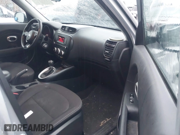 2016 Kia Soul z VIN KNDJN2A25G7820626, wystawiony jako IAAI lot #41760941 z przebiegiem 119 173 mil mil oraz . Historia ofert i sprzedaży dostępna na DreamBid. Obrazek 5.