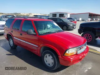 1998 GMC Jimmy SL with VIN 1GKCS13W2W2535684, listed as a IAAI auction lot 41789456 with 211,201 mi miles. Bid and sale history available at carsss.com. Image 1.