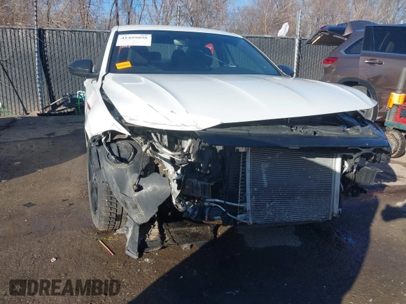 2019 Volkswagen Jetta GLI S z VIN 3VW6T7BU7KM236894, wystawiony jako IAAI lot #41499098 z przebiegiem 107 795 mil mil oraz . Historia ofert i sprzedaży dostępna na DreamBid. Obrazek 6.