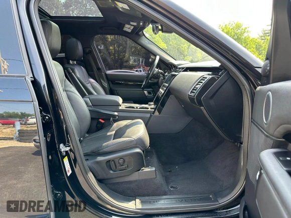 2020 Land Rover Discovery SE z VIN SALRG2RV1L2421966, wystawiony jako Copart lot #60999685 z przebiegiem 76 333 mil mil oraz Czysty tytuł • Clean title. Historia ofert i sprzedaży dostępna na DreamBid. Obrazek 6.