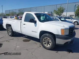 2008 GMC Sierra 1500 Work Truck z VIN 1GTEC14X38Z103737, wystawiony jako IAAI lot #42293942 z przebiegiem 126 898 mil mil oraz . Historia ofert i sprzedaży dostępna na DreamBid. Obrazek 1.