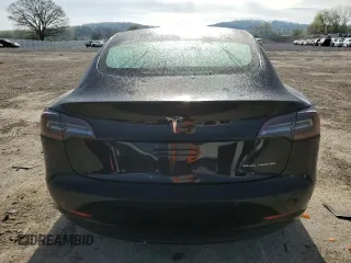 2018 Tesla Model 3 Long Range Battery z VIN 5YJ3E1EB4JF182495, wystawiony jako Copart lot #55627055 z przebiegiem 53 415 mil mil oraz Czysty tytuł • Clean title. Historia ofert i sprzedaży dostępna na DreamBid. Obrazek 6.