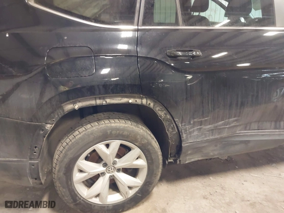 2018 Volkswagen Atlas 3.6L V6 SE with VIN 1V2LR2CA8JC513109, listed as a IAAI auction lot 41820598 with 69,532 mi miles. Bid and sale history available at carsss.com. Image 6.