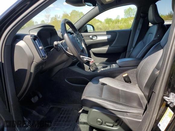 2019 Volvo XC40 Momentum z VIN YV4162XZ3K2009069, wystawiony jako Copart lot #56486375 z przebiegiem 89 718 mil mil oraz Szkoda całkowita • Salvage title. Historia ofert i sprzedaży dostępna na DreamBid. Obrazek 7.