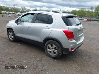 2019 Chevrolet Trax LT z VIN 3GNCJLSB4KL256651, wystawiony jako IAAI lot #42179904 z przebiegiem 132 143 mil mil oraz . Historia ofert i sprzedaży dostępna na DreamBid. Obrazek 3.