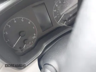 2025 Toyota Corolla Cross L z VIN 7MUAAABG5SV124532, wystawiony jako IAAI lot #42021771 z przebiegiem 7 mil mil oraz . Historia ofert i sprzedaży dostępna na DreamBid. Obrazek 15.