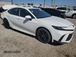 2025 Toyota Camry LE z VIN 4T1DAACK1SU046428, wystawiony jako Copart lot #53729635 z przebiegiem Nie podano mil oraz Szkoda całkowita • Salvage title. Historia ofert i sprzedaży dostępna na DreamBid. Obrazek 4.
