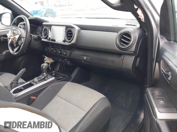2023 Toyota Tacoma SR5 z VIN 3TMDZ5BN6PM156824, wystawiony jako IAAI lot #41031932 z przebiegiem 14 226 mil mil oraz . Historia ofert i sprzedaży dostępna na DreamBid. Obrazek 5.