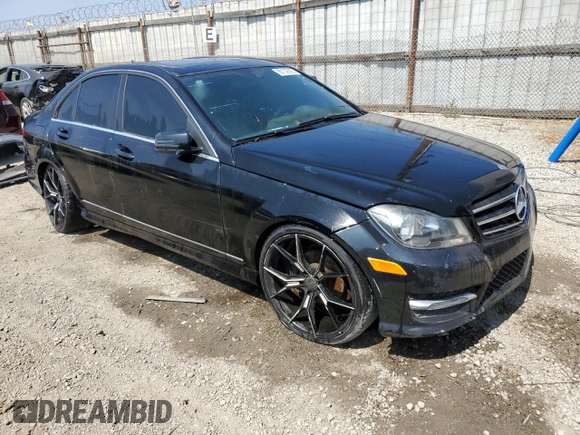 2014 Mercedes-Benz C 250 Sport with VIN WDDGF4HB1EG239197, listed as a Copart auction lot 60132695 with 88,813 mi miles and Clean title. Bid and sale history available at DreamBid. Image 4.