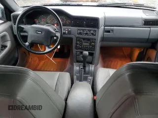 1995 Volvo 960 z VIN YV1KS9616S1059956, wystawiony jako Copart lot #86760234 z przebiegiem 137 261 mil mil oraz Szkody całkowita. Historia ofert i sprzedaży dostępna na DreamBid. Obrazek 8.