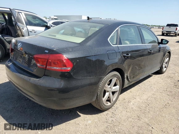 2012 Volkswagen Passat SE z VIN 1VWBH7A39CC050611, wystawiony jako Copart lot #51877065 z przebiegiem 134 059 mil mil oraz Szkoda całkowita • Salvage title. Historia ofert i sprzedaży dostępna na DreamBid. Obrazek 3.