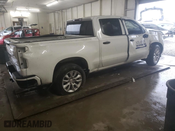 2022 Chevrolet Silverado 1500 Custom with VIN 1GCPABEK2NZ584597, listed as a Copart auction lot 42118715 with 113,757 mi miles and Salvage Title. Bid and sale history available at DreamBid. Image 3.