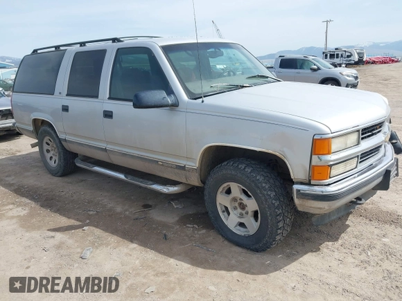1997 Chevrolet Suburban with VIN 1GNFK16R3VJ330935, listed as a IAAI auction lot 41997594 with 231,497 mi miles and . Bid and sale history available at DreamBid. Image 1.