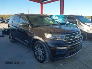 2020 Ford Explorer XLT with VIN 1FMSK7DH8LGC73450, listed as a IAAI auction lot 41825567 with 105,070 mi miles. Bid and sale history available at carsss.com. Image 1.