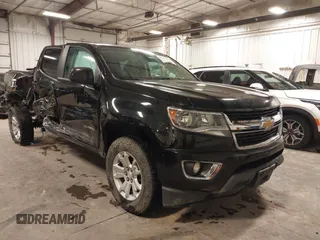 2018 Chevrolet Colorado 4WD LT z VIN 1GCGTCEN5J1277475, wystawiony jako IAAI lot #40947203 z przebiegiem 142 401 mil mil oraz . Historia ofert i sprzedaży dostępna na DreamBid. Obrazek 1.