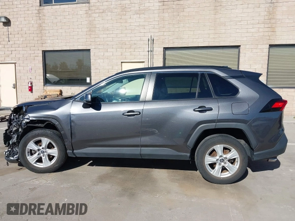 2021 Toyota RAV4 XLE with VIN 2T3W1RFV0MC152913, listed as a IAAI auction lot 41871718 with 17,037 mi miles. Bid and sale history available at carsss.com. Image 15.