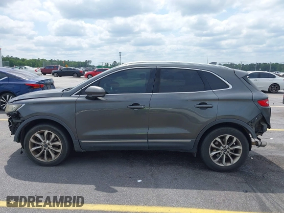 2017 Lincoln MKC Select z VIN 5LMCJ2C98HUL12189, wystawiony jako IAAI lot #42107839 z przebiegiem 158 179 mil mil oraz . Historia ofert i sprzedaży dostępna na DreamBid. Obrazek 15.