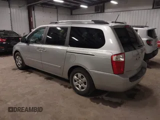 2010 Kia Sedona LX with VIN KNDMG4C35A6330998, listed as a IAAI auction lot 41833978 with 161,452 mi miles. Bid and sale history available at carsss.com. Image 3.