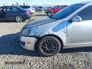 2006 Volkswagen Jetta 2.5L с VIN 3VWSF71KX6M625881, выставлен на аукционе IAAI как лот 41435542 с пробегом 232 897 миль миль и . История ставок и продаж доступна на DreamBid. Изображение 6.