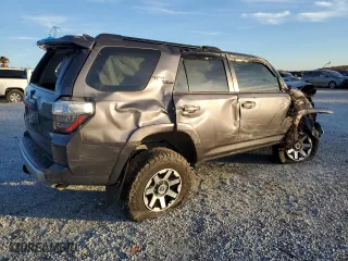 2022 Toyota 4Runner TRD Off Road with VIN JTEPU5JR8N6002155, listed as a Copart auction lot 83081554 with 80,337 mi miles and Salvage Title. Bid and sale history available at carsss.com. Image 3.