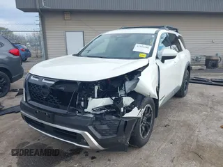 2023 Nissan Pathfinder SV z VIN 5N1DR3BD7PC272056, wystawiony jako IAAI lot #42184186 z przebiegiem 31 923 mil mil oraz . Historia ofert i sprzedaży dostępna na DreamBid. Obrazek 6.