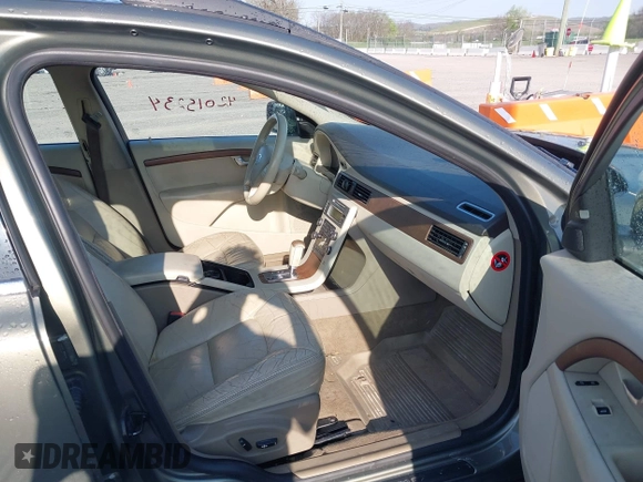 2010 Volvo XC70 3.2L with VIN YV4960BZ9A1078593, listed as a IAAI auction lot 42015234 with 242,005 mi miles and . Bid and sale history available at DreamBid. Image 5.