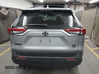 2025 Toyota RAV4 XLE Premium z VIN 2T3A1RFV9SW522259, wystawiony jako IAAI lot #42101238 z przebiegiem 1 479 mil mil oraz . Historia ofert i sprzedaży dostępna na DreamBid. Obrazek 16.
