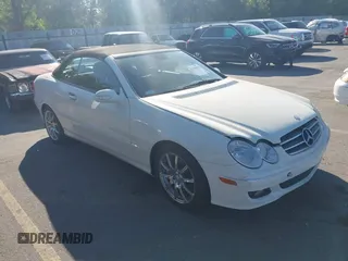 2008 Mercedes-Benz CLK 350 z VIN WDBTK56FX8F253835, wystawiony jako IAAI lot #42354558 z przebiegiem 76 502 mil mil oraz . Historia ofert i sprzedaży dostępna na DreamBid. Obrazek 1.