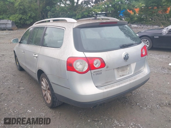 2010 Volkswagen Passat z VIN WVWXK9AN4AE106222, wystawiony jako IAAI lot #42361130 z przebiegiem 104 933 mil mil oraz . Historia ofert i sprzedaży dostępna na DreamBid. Obrazek 3.
