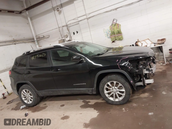 2020 Jeep Cherokee Latitude with VIN 1C4PJMCB6LD651548, listed as a IAAI auction lot 41340075 with 102,812 mi miles. Bid and sale history available at carsss.com. Image 13.