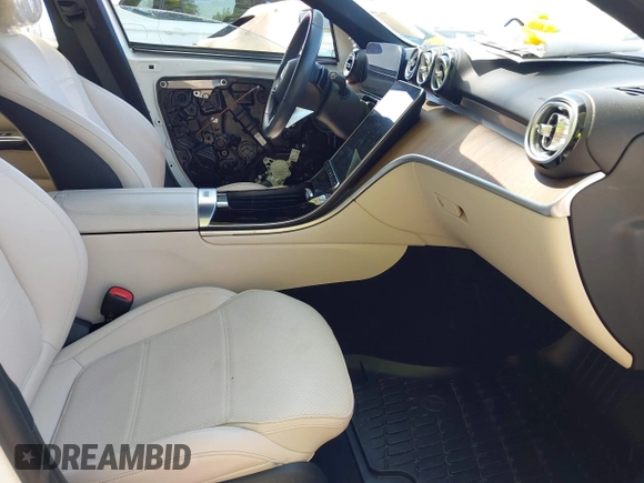 2022 Mercedes-Benz C 300 with VIN W1KAF4HB0NR043102, listed as a IAAI auction lot 42002594 with 31,612 mi miles and . Bid and sale history available at DreamBid. Image 5.