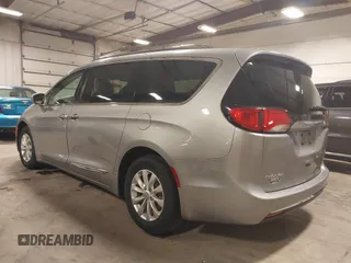 2018 Chrysler Pacifica Touring L with VIN 2C4RC1BG3JR330401, listed as a IAAI auction lot 41250303 with 86,975 mi miles and . Bid and sale history available at DreamBid. Image 3.