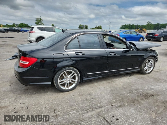 2012 Mercedes-Benz C 250 Sport z VIN WDDGF4HBXCR200013, wystawiony jako Copart lot #58345935 z przebiegiem 111 378 mil mil oraz Szkoda całkowita • Salvage title. Historia ofert i sprzedaży dostępna na DreamBid. Obrazek 3.
