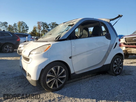 2010 Smart fortwo Pure с VIN WMEEJ3BA4AK363015, выставлен на аукционе Copart как лот 76066204 с пробегом Не указан миль и Списание • Salvage title. История ставок и продаж доступна на DreamBid. Изображение 1.