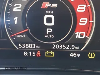 2017 Audi R8 z VIN WUAVACFX5H7903923, wystawiony jako IAAI lot #41348191 z przebiegiem 53 883 mil mil oraz . Historia ofert i sprzedaży dostępna na DreamBid. Obrazek 15.