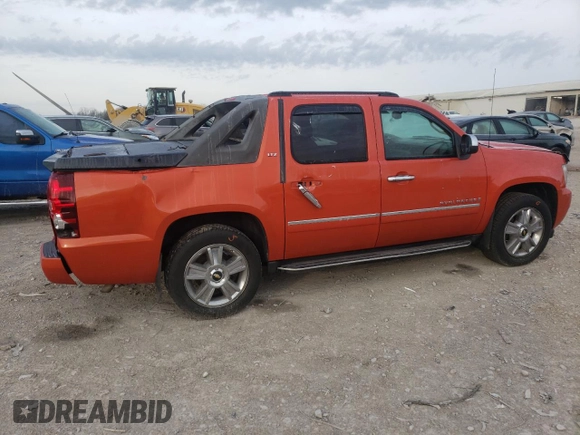 2009 Chevrolet Avalanche LTZ z VIN 3GNFK32049G275566, wystawiony jako Copart lot #48805985 z przebiegiem 107 752 mil mil oraz Czysty tytuł • Clean title. Historia ofert i sprzedaży dostępna na DreamBid. Obrazek 3.