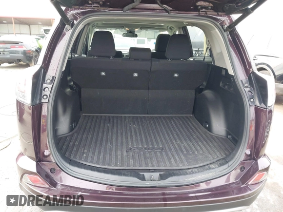 2018 Toyota RAV4 XLE with VIN 2T3RFREV6JW857693, listed as a IAAI auction lot 41541902 with 62,415 mi miles. Bid and sale history available at carsss.com. Image 17.